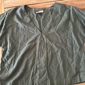 Universal threads goods co. Tshirt